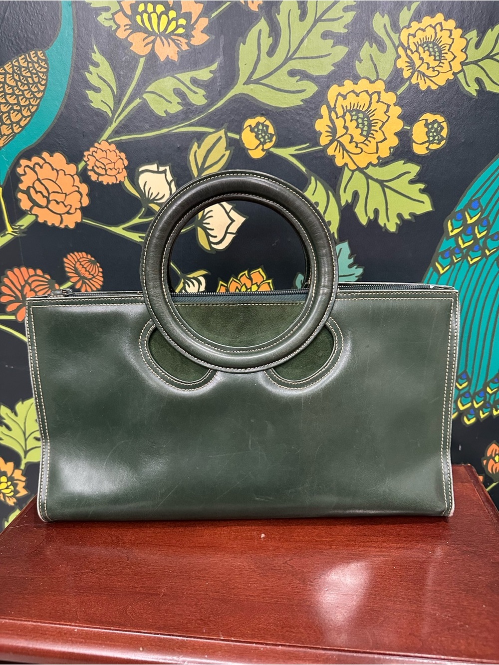 Vintage 1980s Bally Green Suede & Leather Circle Handle Bag - Picture 3 of 12